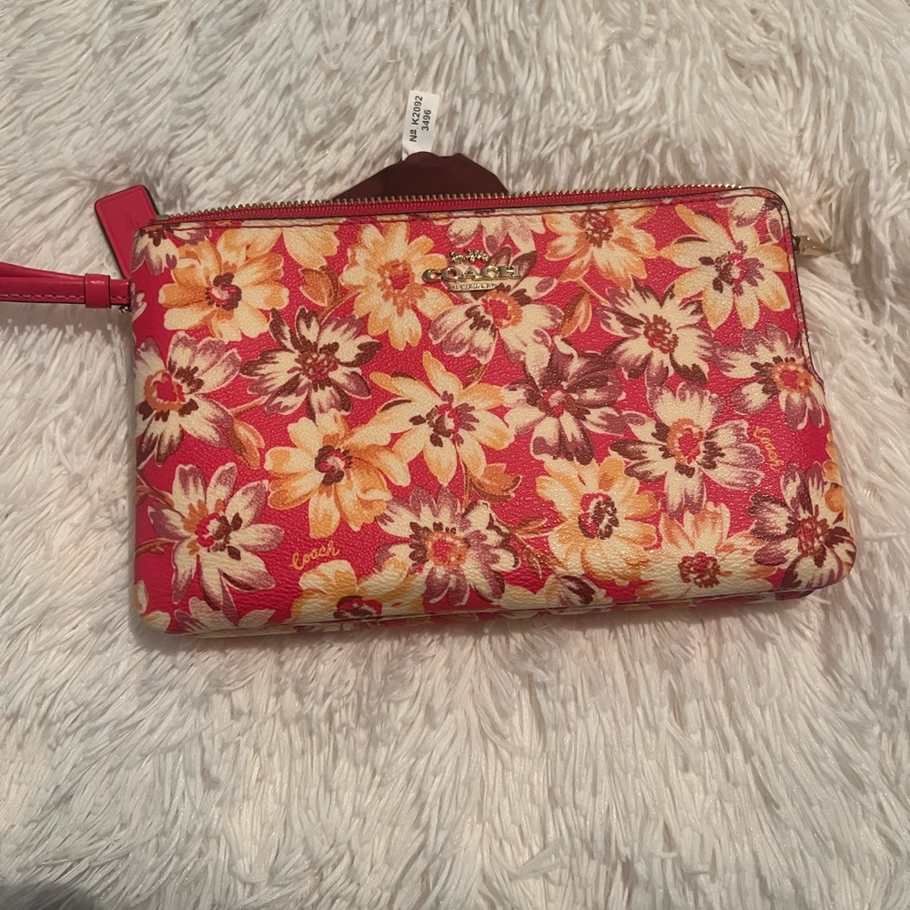Coach Double Zip Wallet Vintage Daisy Script Print